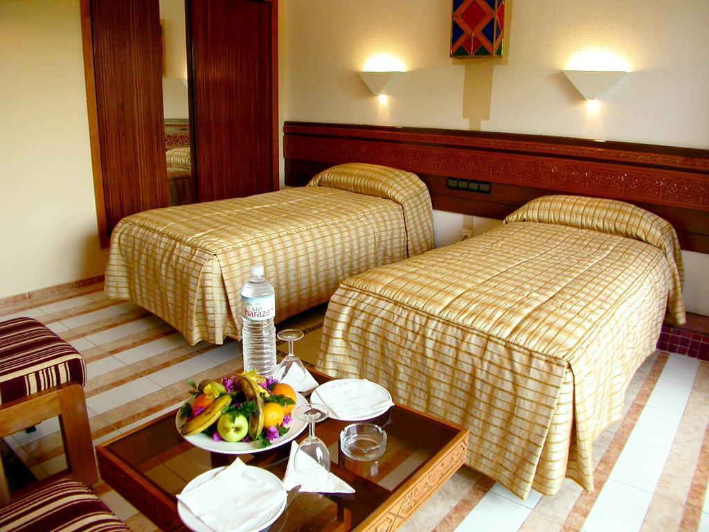 Sidi Harazem Hotel Bagian luar foto
