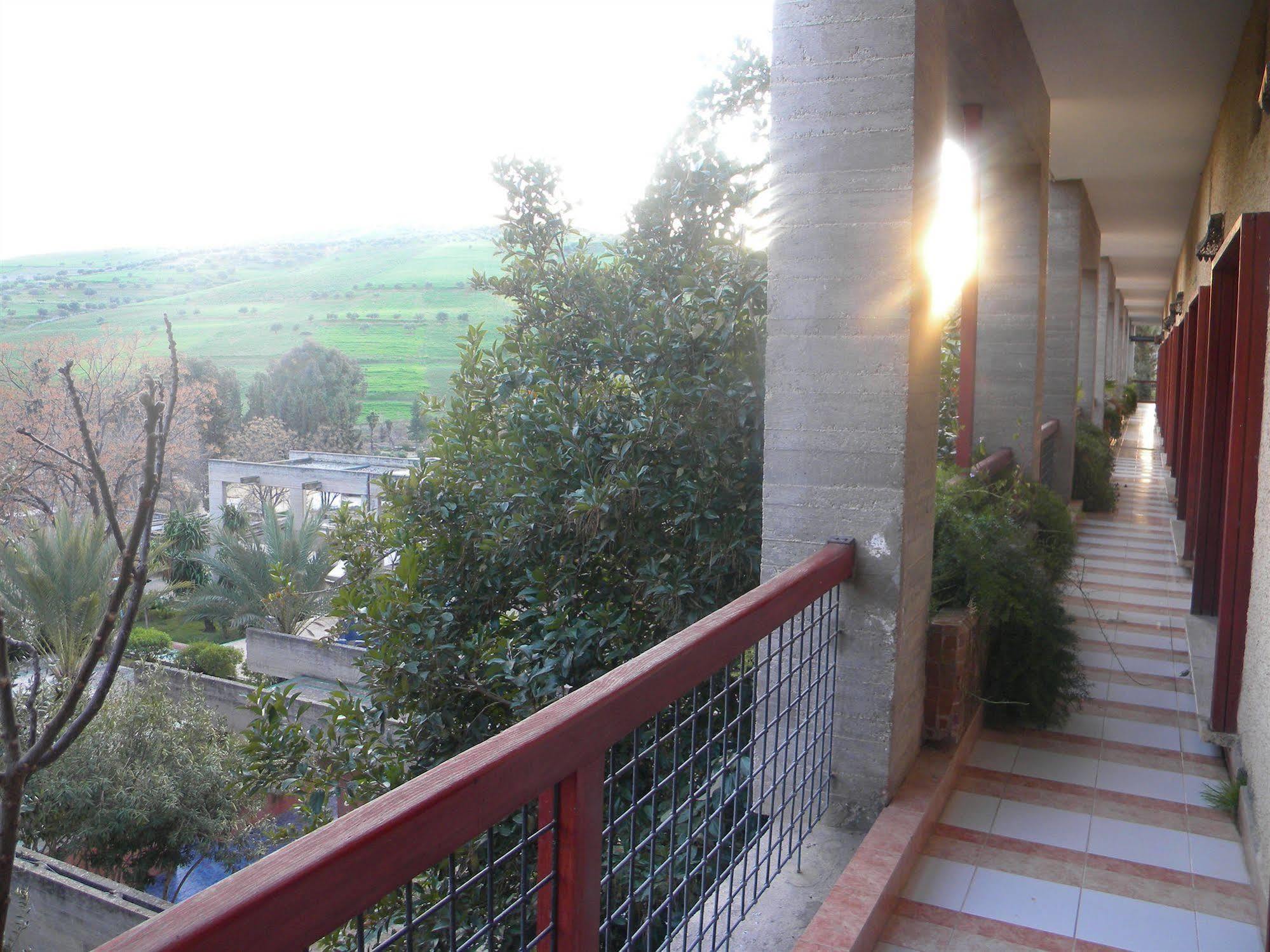 Sidi Harazem Hotel Bagian luar foto