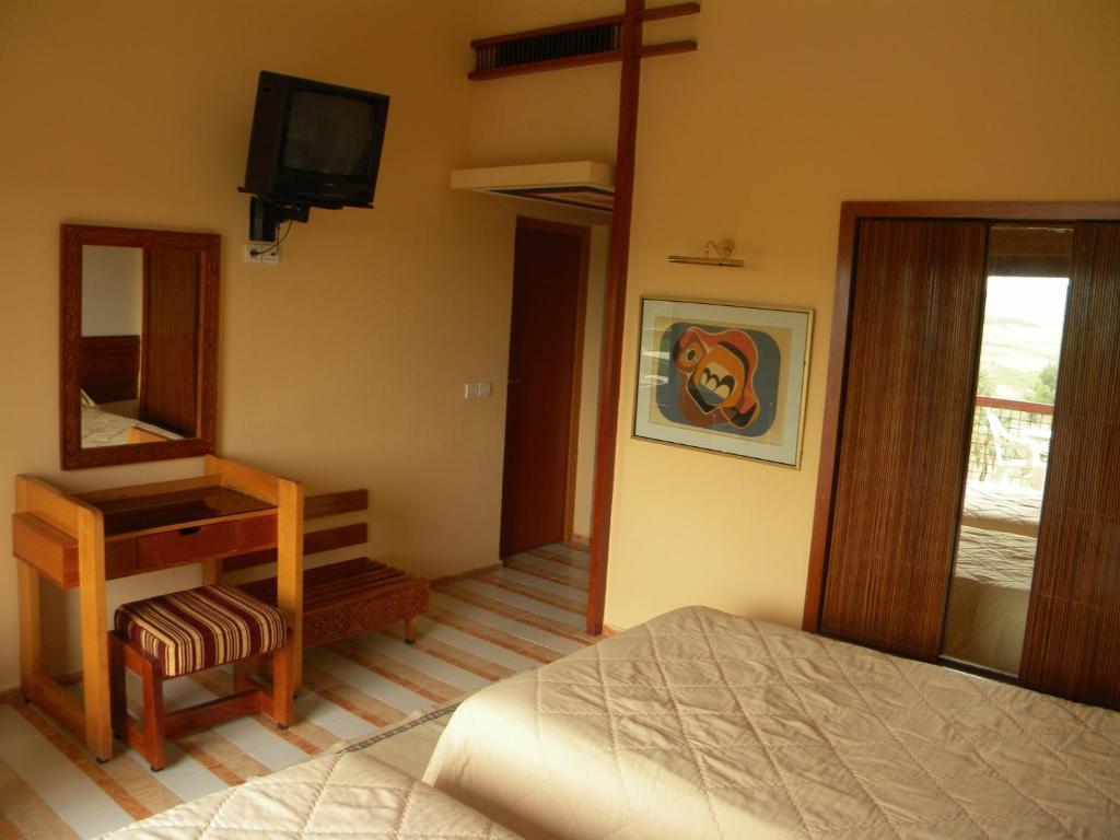 Sidi Harazem Hotel Bagian luar foto